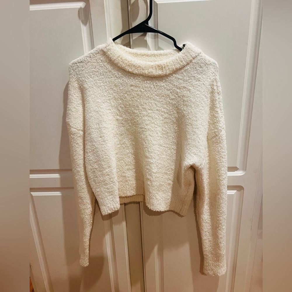 Abercrombie and Fitch Cozy Ivory Sweater, EUC size XS